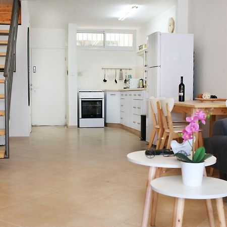 Modern Apartment With Lake View Тверия Экстерьер фото
